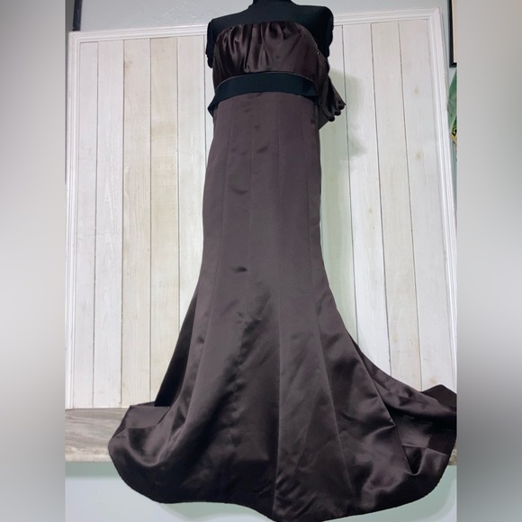 Vera Wang Maids Satin Gown Brown w/ black ribbon on waist strapless size 8 - Picture 4 of 16